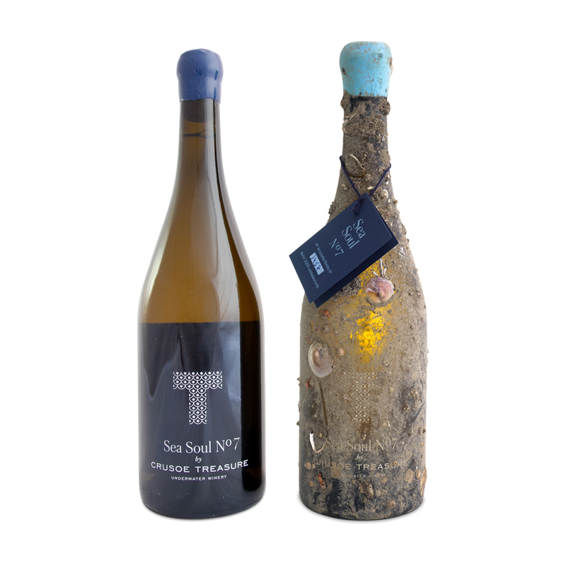 Sea Soul No. 7 Vino Submarino White Grenache, Crusoe Treasure, 1 Flasche Unterwasserwein und eine Flasche Kellerwein.